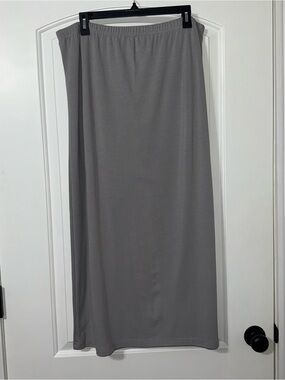 NWT Nuggles Gray Skirt Women’s Size 2X 34”